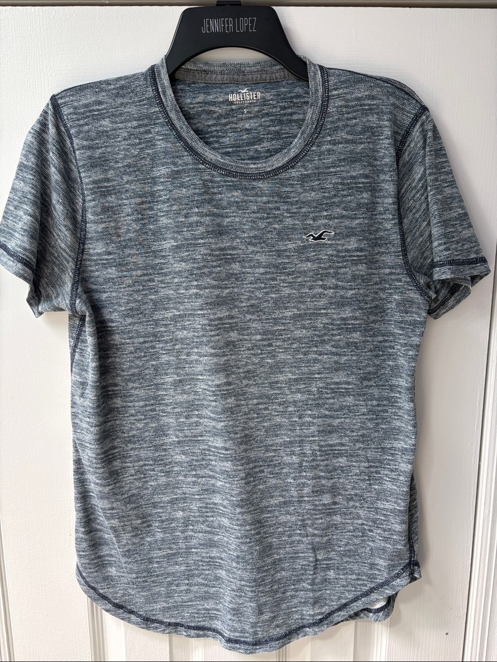 Hollister Men's Heathered Gray Short Sleeves Curved Hem Crew Tee Shirt Size S !